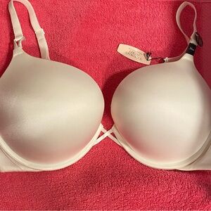 NWT Victorias Secret Bombshell Bra 36D